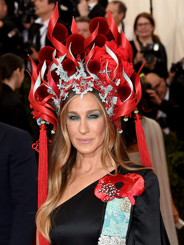 sjp-met-gala-2015-hat