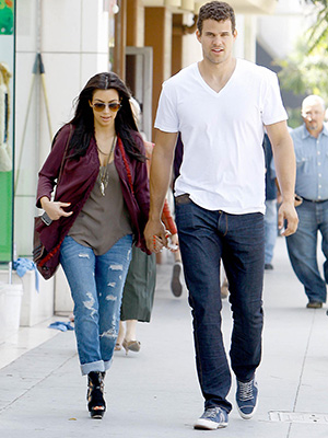 ©2011 RAMEY PHOTO 310-828-3445Los Angeles, Jun 14th 2011KIM KARDASHIAN and fiance KRIS HUMPHRIES were spotted holding hands after breakfast at Nate N' Al in Beverly Hills, CA.PGpg68 (Mega Agency TagID: MEGAR65166_2.jpg) [Photo via Mega Agency]