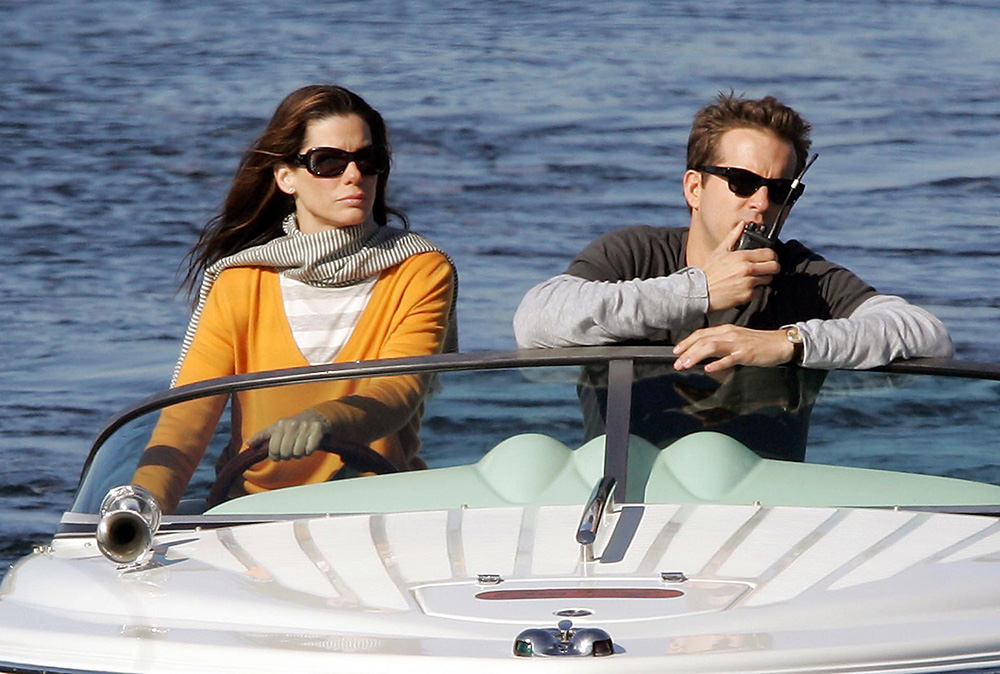 SANDRA BULLOCK & RYAN REYNOLDS FILMING ON A BOAT 2