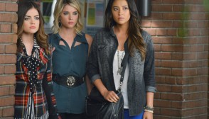 Pretty Little Liars Aria Kisses Wesley