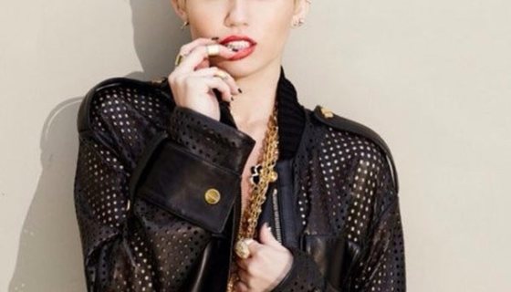 Miley Cyrus No Bra