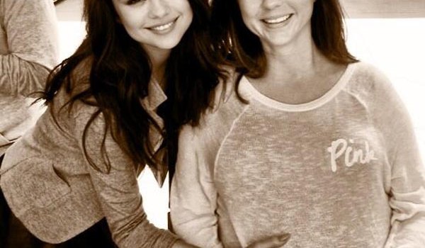 Selena Gomez Mom Pregnant