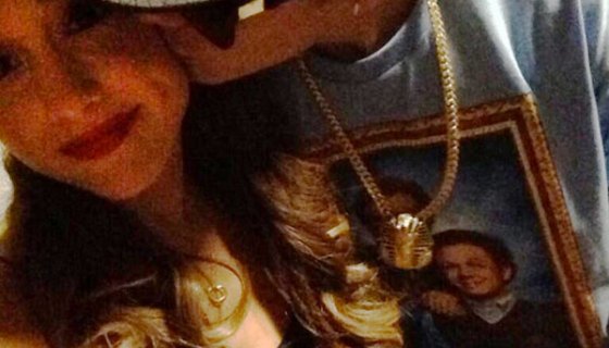 Justin Bieber Kisses Ariana Grande