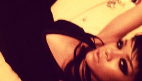 Rihanna Smokey Eye