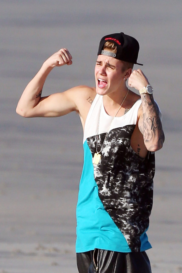 Justin-Bieber-rides-ATV-Panama-7-spl