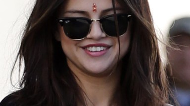 Selena Gomez Bindi