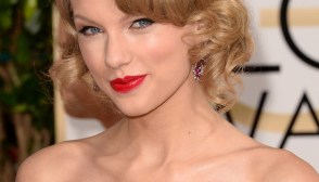 Taylor Swift Golden Globe Awards Beauty