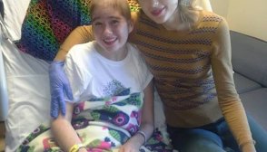 Taylor Swift Visits Cancer Kids