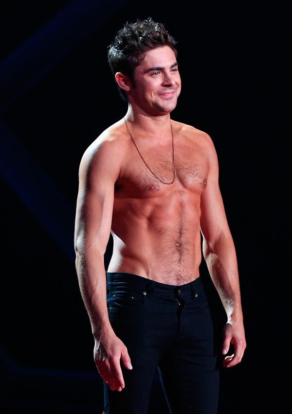 zacc-efron-shirtless-2014-mtv-movie-awards-ftr