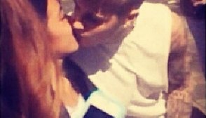 justin bieber kissing