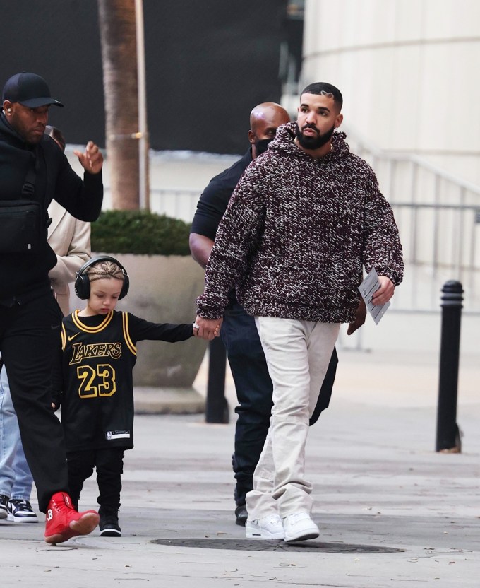 Drake’s Son Wears a Lakers Jersey