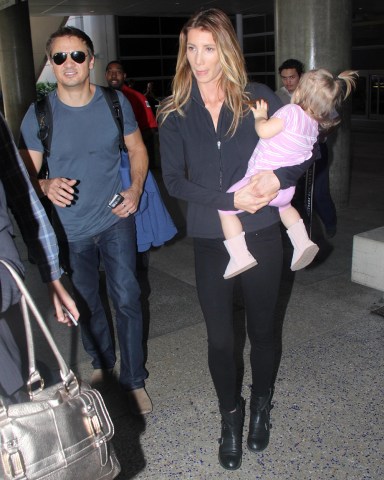 ©2014 RAMEY PHOTO 310-828-3445

EXCLUSIVE!

Los Angeles, California, October 13, 2014

Jeremy Renner and wife Sonni Pacheco arrive at LAX with their daughter Ava.

SNAPSNAP (Mega Agency TagID: MEGAR11565_1.jpg) [Photo via Mega Agency]