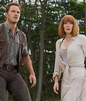 Editorial use only. No book cover usage.Mandatory Credit: Photo by Chuck Zlotnick/Amblin/Legendary/Universal/Kobal/Shutterstock (5884984n)Chris Pratt, Bryce Dallas HowardJurassic World - 2015Director: Colin TrevorrowAmblin/Legendary Pictures/UniversalUSAScene StillScifiJurassic Park 4 / Jurassic Park IV