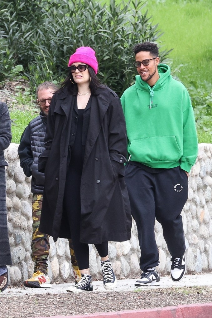 Jessie J & Her BF on a stroll