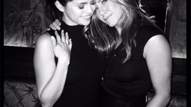 Jennifer Aniston Selena Gomez Hug