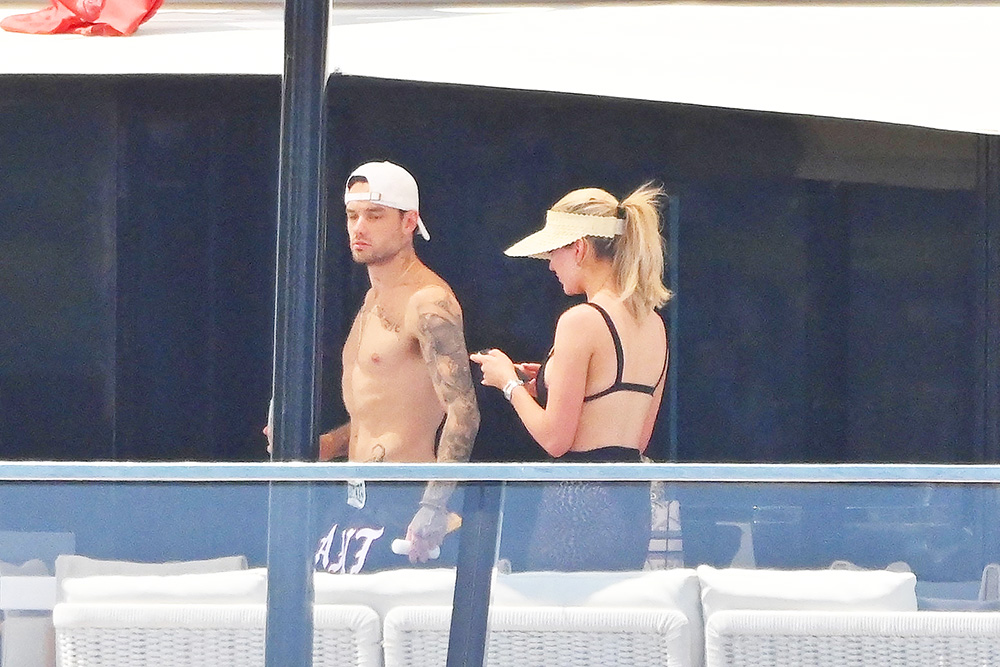 Liam Payne Shirtless Makeout GF BG