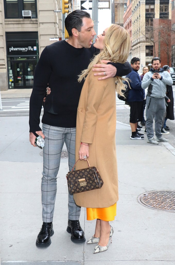 Maksim Chmerkovskiy & Peta Murgatroyd Smooch In NYC