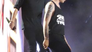 Harry Styles & Louis Tomlinson Fighting