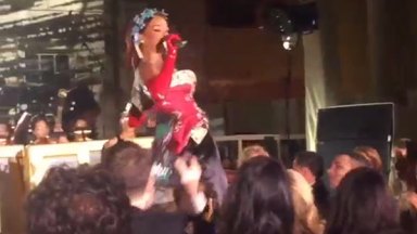 Rihanna Met Gala Performance
