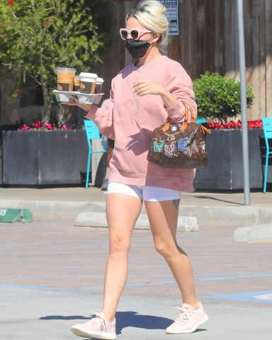 Malibu, CA  - *EXCLUSIVE*  - Lady Gaga looks great in white shorts and a pink sweatshirt with matching sunglasses as she stops at the Trancas Country Market to pick up coffee to go.

Pictured: Lady Gaga

BACKGRID USA 28 FEBRUARY 2022 

BYLINE MUST READ: RMBI / BACKGRID

USA: +1 310 798 9111 / usasales@backgrid.com

UK: +44 208 344 2007 / uksales@backgrid.com

*UK Clients - Pictures Containing Children
Please Pixelate Face Prior To Publication*