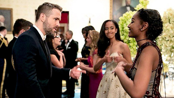 sasha-gives-malia-thumbs-up-ryan-reynolds-ftr