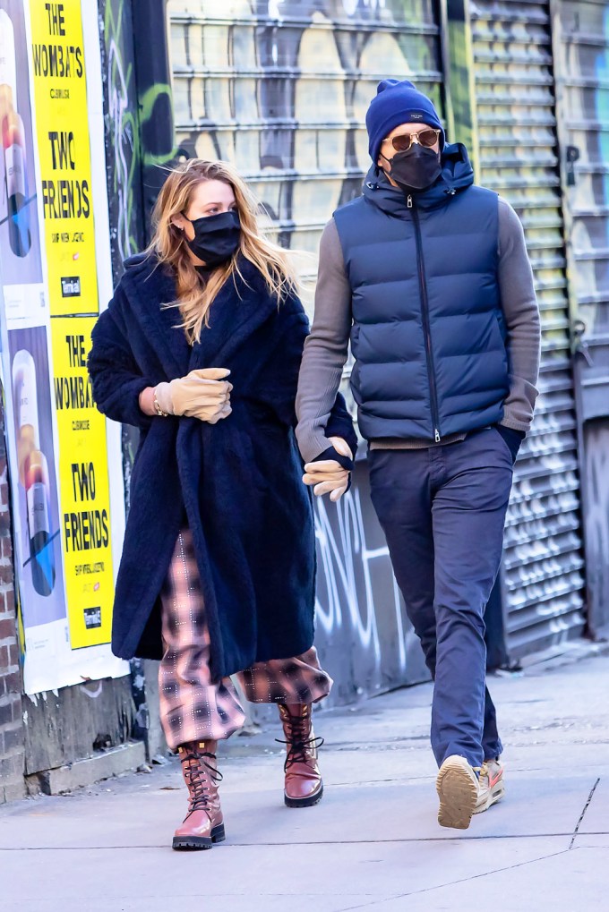 Blake Lively Ryan Reynolds Hold Hands NYC