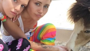 Miley Cyrus Kissing Girlfriend