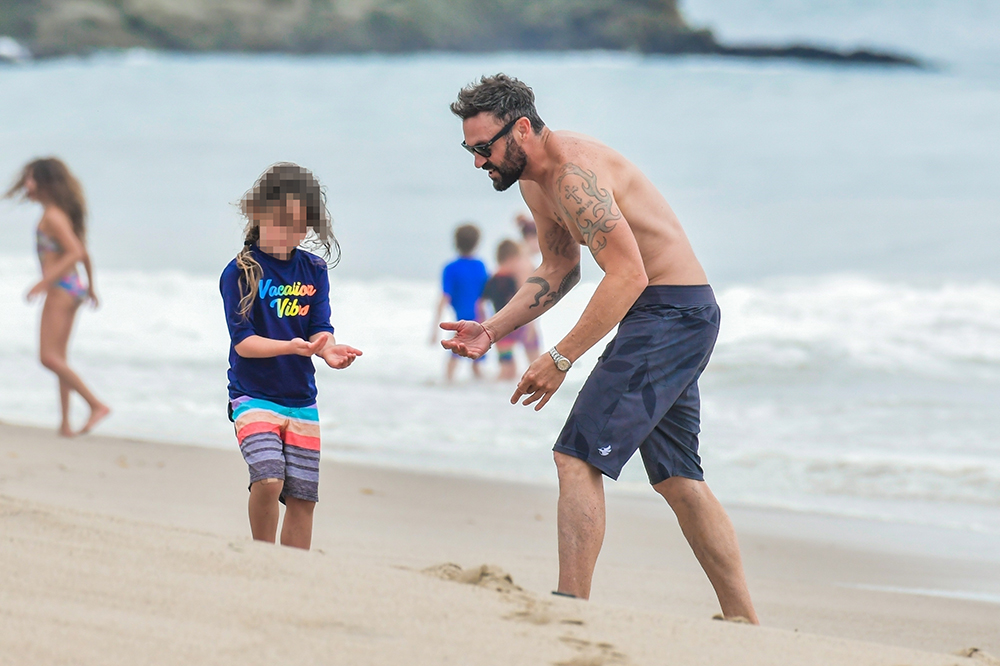 *EXCLUSIVE* Super Daddy Brian Austin Green has a fun day at the beach with his kids