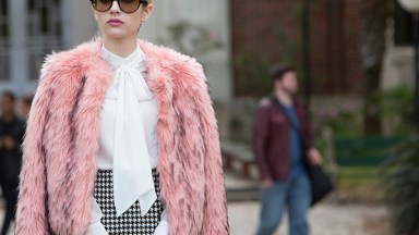 emma roberts faux fur coat scream queens