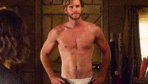 liam hemsworth filming sex scenes