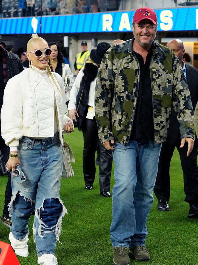 Gwen Stefani And Blake Shelton at an NFL game