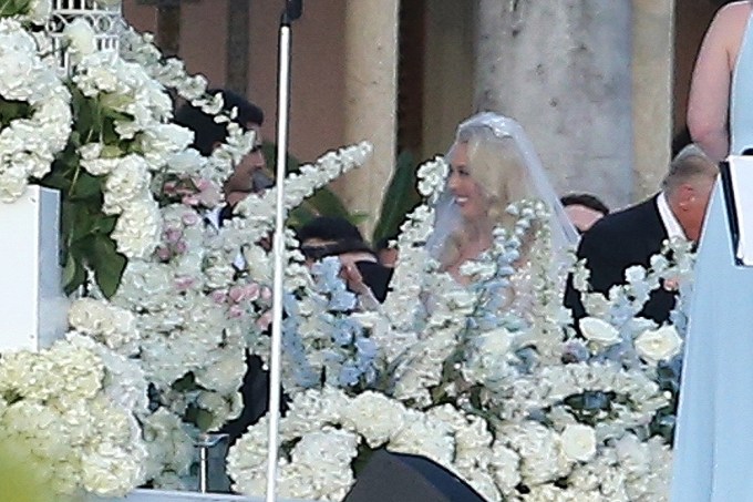 Tiffany Trump gets married at Mar-a-Lago