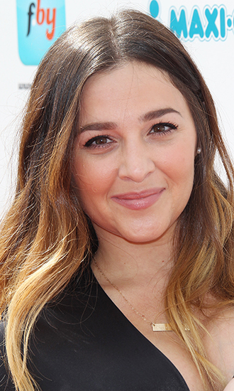 Alisan Porter Celebrity Bio