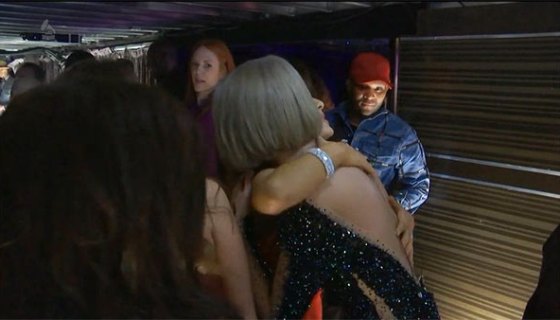 Taylor Swift Ariana Grande Hug Grammys