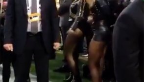 Beyonce Dances Coldplay