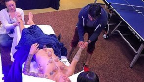 Justin Bieber Gets Massage