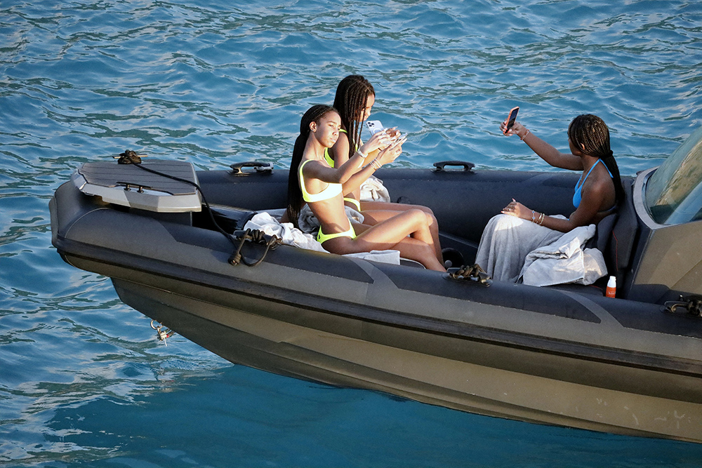 EXCLUSIVE: Diddy seen enjoying the sun with family while vacationing aboard a luxury yacht in St Barts. 03 Jan 2023 Pictured: Twins Jessie and D'Li. Photo credit: Spread Pictures/MEGA TheMegaAgency.com +1 888 505 6342 (Mega Agency TagID: MEGA929981_019.jpg) [Photo via Mega Agency]