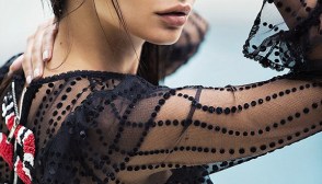 Emily Ratajkowski sideboob