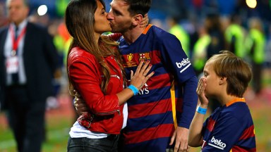 Lionel Messi Kisses Wife