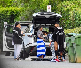 EXCLUSIVE: Singer Usher Raymond is spotted changing his underwears in public after after a beach day in Malibu, CA over the weekend. 20 Jun 2020 Pictured: Singer Usher Raymond is spotted changing his underwears in public after after a beach day in Malibu, CA over the weekend. Photo credit: Marksman / MEGA TheMegaAgency.com +1 888 505 6342 (Mega Agency TagID: MEGA682947_002.jpg) [Photo via Mega Agency]