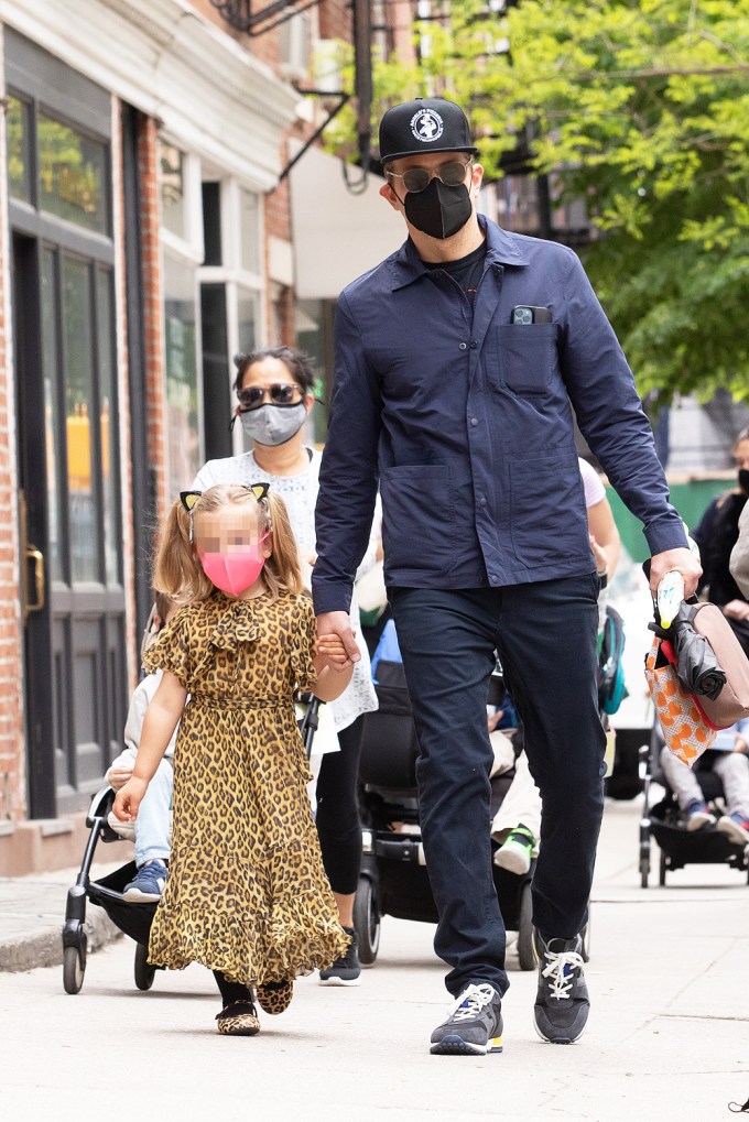 Bradley Cooper Holds Lea’s Hand In NYC