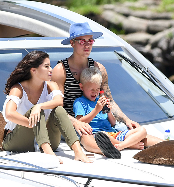 justin-bieber-alexandra-rodriguez-yacht-miami-ffn-7