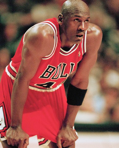 Chicago Bulls Guard Michael Jordan catches his breath during the second quarter of his comeback game against the Indiana Pacers, Indianapolis, In. Jordan played 43 minutes in the 103-96 overtime loss to the Pacers
Michael Jordan 1995, Indianapolis, USA