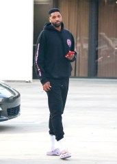 Los Angeles, CA  - Tristan Thompson arrives in a limo to attend his daughter True's dance class in Los Angeles.

Pictured: Tristan Thompson

BACKGRID USA 3 JANUARY 2022 

USA: +1 310 798 9111 / usasales@backgrid.com

UK: +44 208 344 2007 / uksales@backgrid.com

*UK Clients - Pictures Containing Children
Please Pixelate Face Prior To Publication*