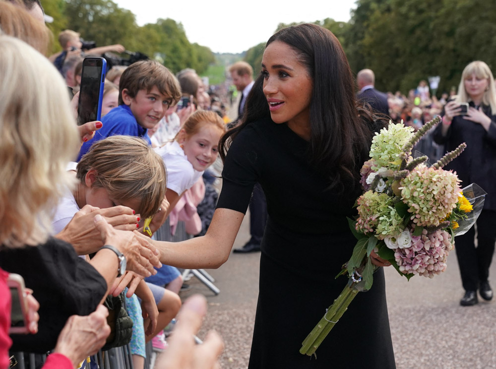 The Princess of Wales Kate Middleton, the Prince of Wales Prince WIllian and the Duke and Duchess of Sussex Prince Harry and Meghan Markle meeting members of the public at Windsor Castle in Berkshire following the death of Queen Elizabeth II on Thursday. 10 Sep 2022 Pictured: The Duke and Duchess of Sussex and the Prince and Princess of Wales. Meghan Markle, Prince Harry, Prince William and Kate Middleton. Photo credit: Kirsty O'Connor/WPA-Pool/MEGA TheMegaAgency.com +1 888 505 6342 (Mega Agency TagID: MEGA894302_018.jpg) [Photo via Mega Agency]