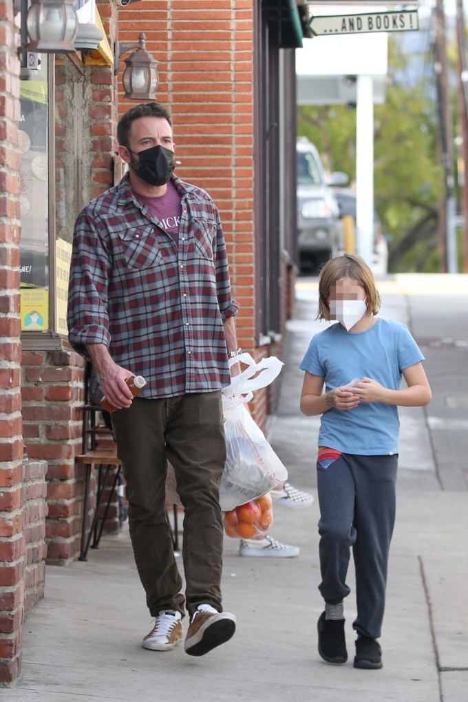 Ben Affleck & Samuel visit a farmer’s market