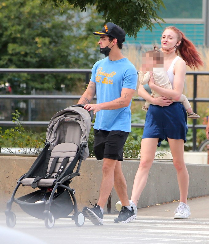 Joe Jonas & Sophie Turner take Willa for an NYC stroll