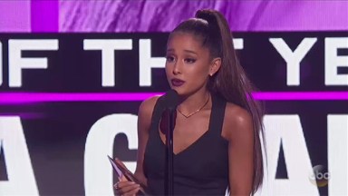 Ariana Grande Wins AMA