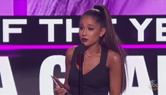 Ariana Grande Wins AMA
