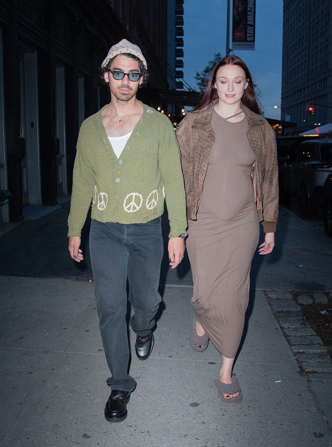 Joe Jonas & Sophie Turner Stroll